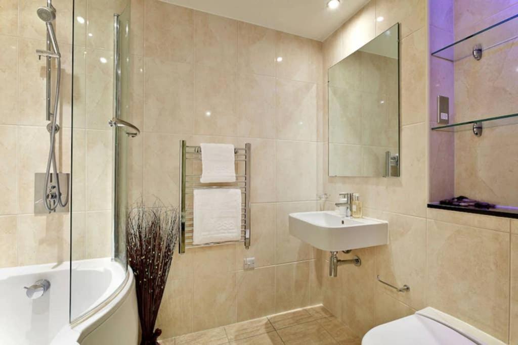Modern Apartment At Slough Station, London In 18 Mins! Εξωτερικό φωτογραφία