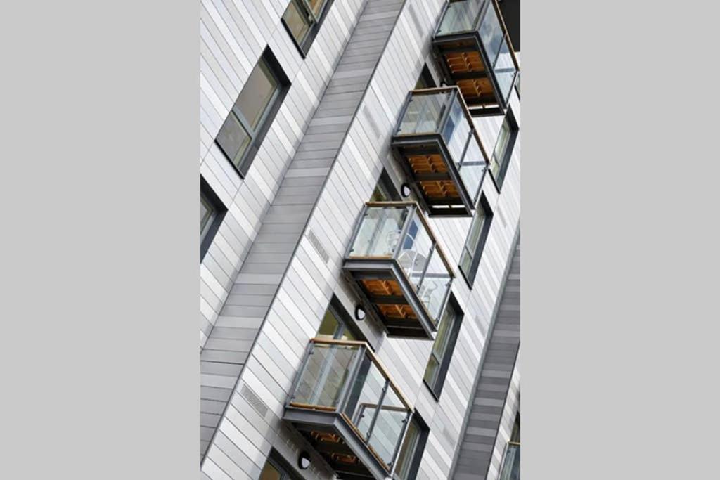 Modern Apartment At Slough Station, London In 18 Mins! Εξωτερικό φωτογραφία