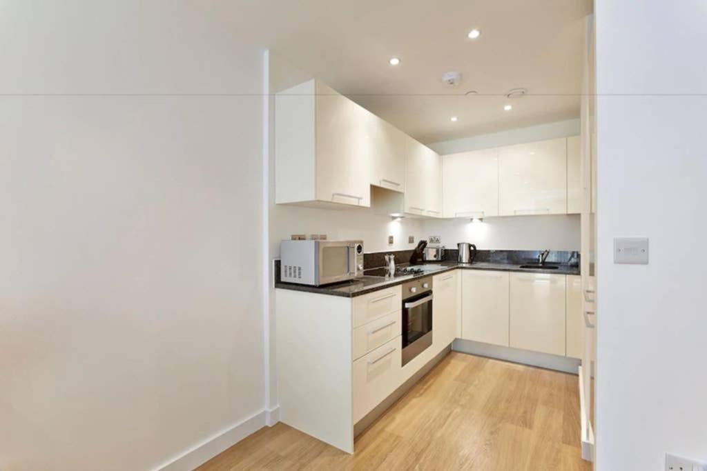 Modern Apartment At Slough Station, London In 18 Mins! Εξωτερικό φωτογραφία