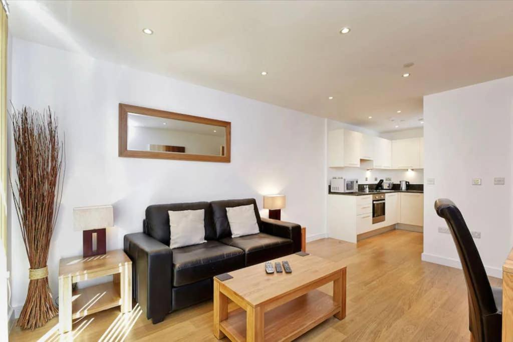 Modern Apartment At Slough Station, London In 18 Mins! Εξωτερικό φωτογραφία