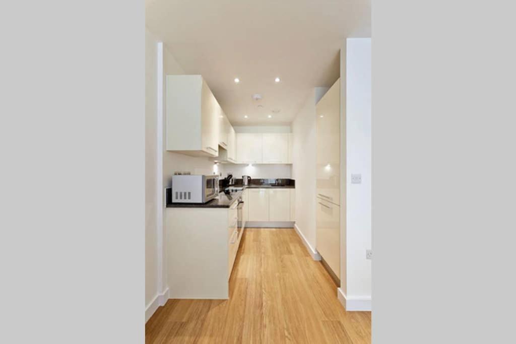 Modern Apartment At Slough Station, London In 18 Mins! Εξωτερικό φωτογραφία